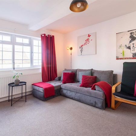 Stylish & Central 2 Bedroom Apartment - Fast Wifi Castle Donington Buitenkant foto