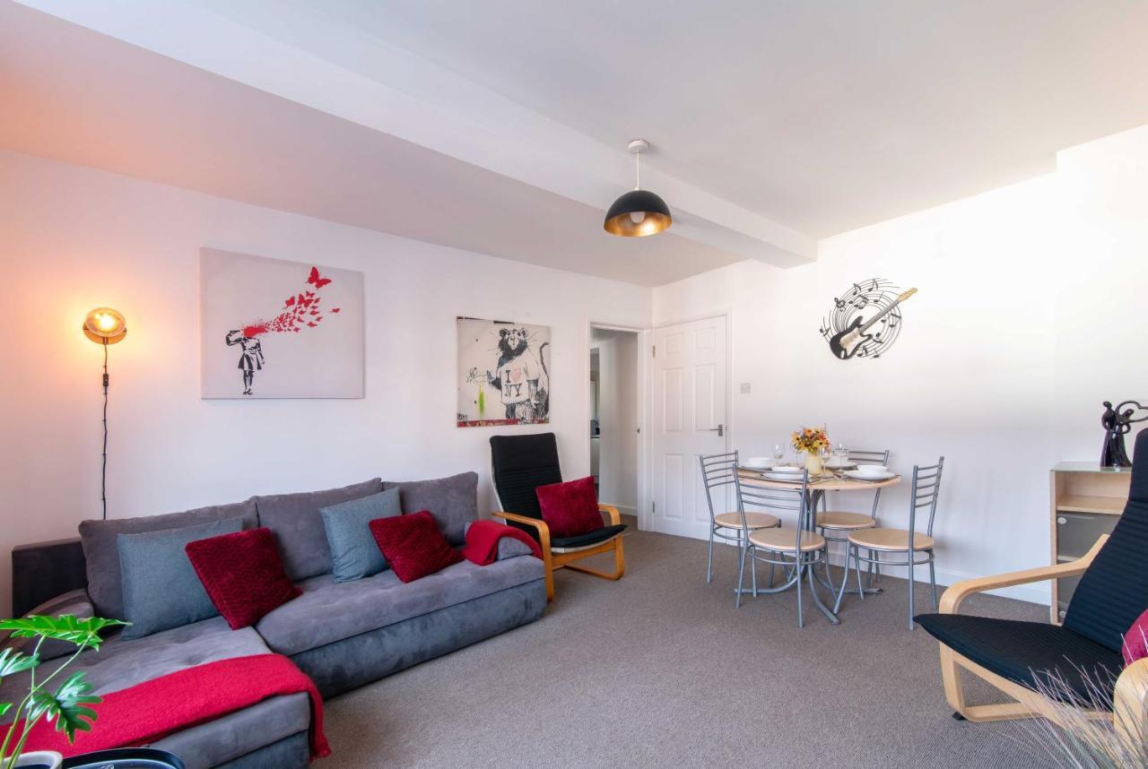Stylish & Central 2 Bedroom Apartment - Fast Wifi Castle Donington Buitenkant foto