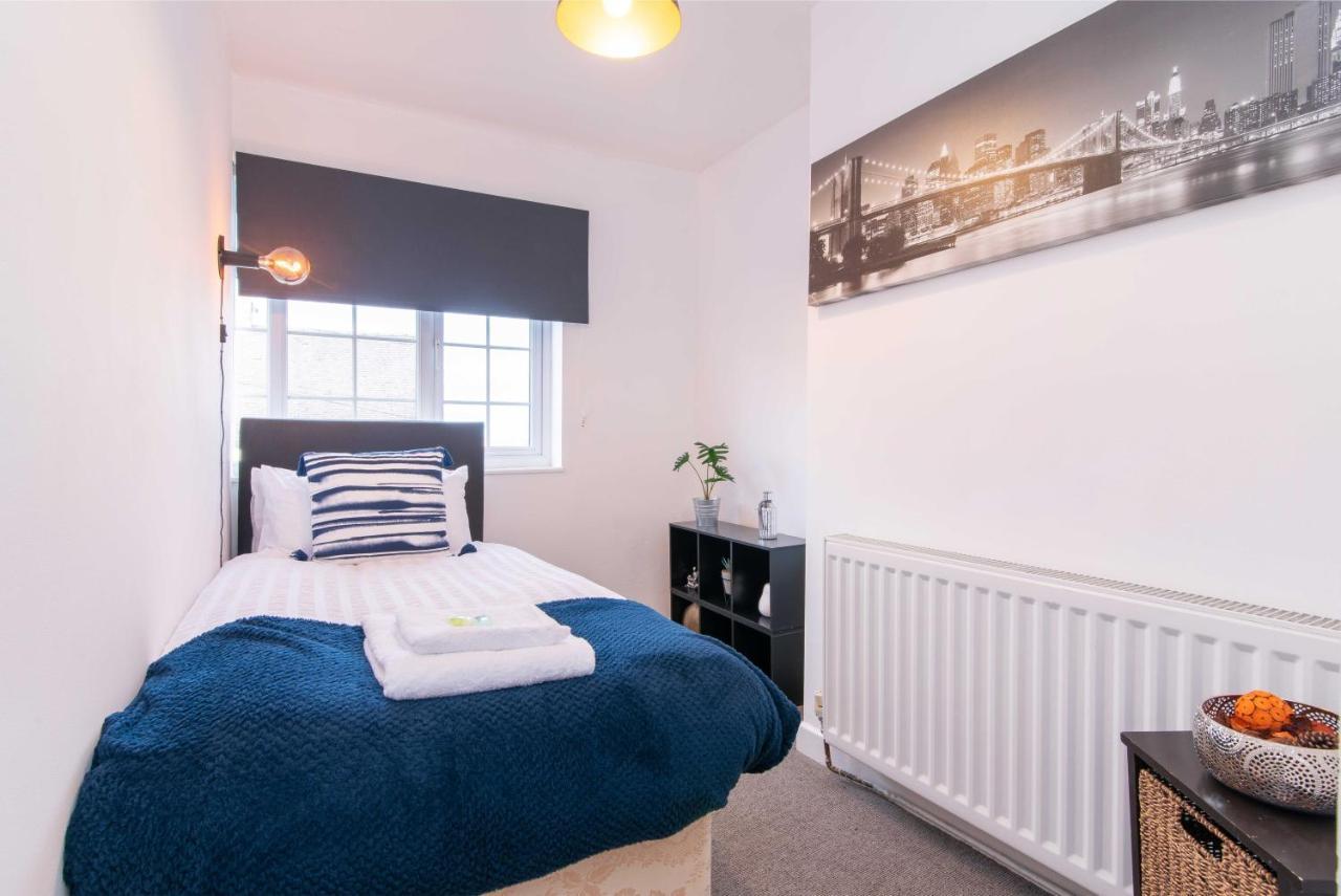 Stylish & Central 2 Bedroom Apartment - Fast Wifi Castle Donington Buitenkant foto